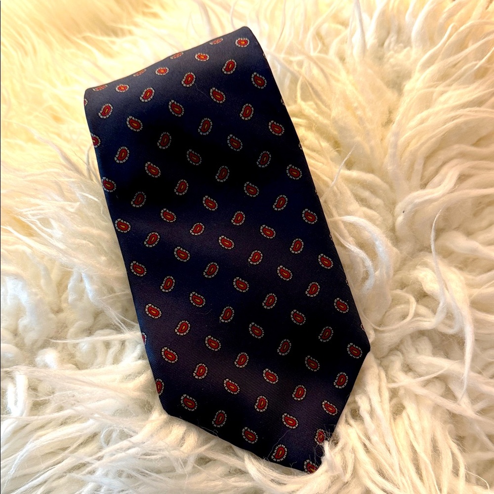 388. Burt Pulitzer Silk Elegant Navy and Red Patterned Tie